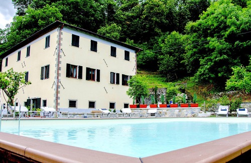 Castiglione di Garfagnana Apartamento | Turandot. Hermoso apartamento en un estilo moderno en la antigua Villa Toscana