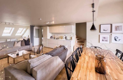 Karlin Apartamento | TurnKey | Karlin Deluxe Apartment – Balcony