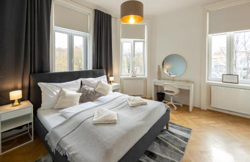 Funfhaus Apartamento | Turquoise inspired deluxe centrally located