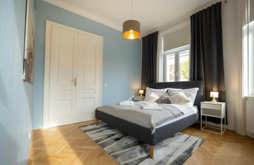 Funfhaus Apartamento | Turquoise inspired deluxe centrally located