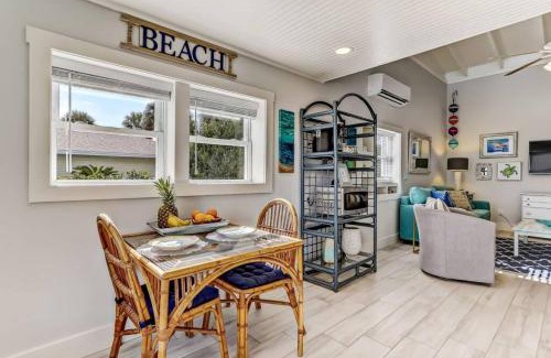 Fernandina Beach Apartamento | Turtle Loft - Charming Oceanfront Loft - Multiple Decks - Private Beach Access