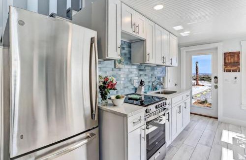 Fernandina Beach Apartamento | Turtle Loft - Charming Oceanfront Loft - Multiple Decks - Private Beach Access