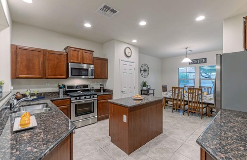 Norterra Casa | TVs All BRs, Htd POOL, Fire Pit, Paradise for Hikers/Bikers/Golfers