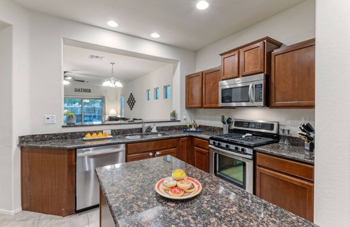Norterra Casa | TVs All BRs, Htd POOL, Fire Pit, Paradise for Hikers/Bikers/Golfers