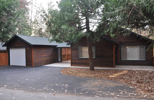 Twain Harte Casa | Absolutamente hermoso, con una impresionante mesa de Air Hockey