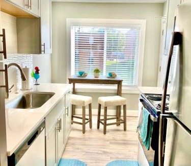 Downtown Omaha Apartamento | Twice as nice get away!
