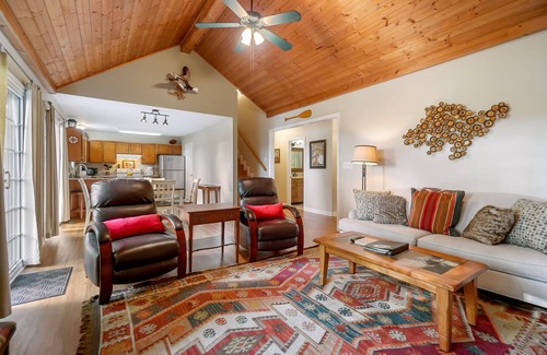 Smithville Chalet De Esquí | Esta casa del lago es su casa de vacaciones lejos de casa.