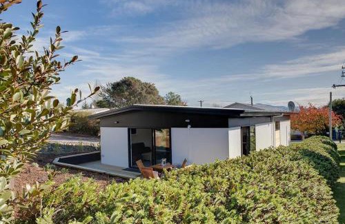 Lynmore Casa | Twin Camellias