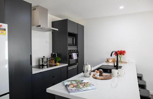 Lynmore Casa | Twin Camellias