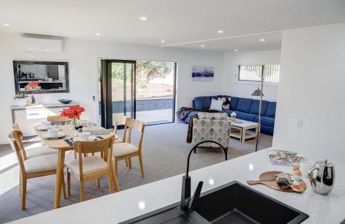 Lynmore Casa | Twin Camellias