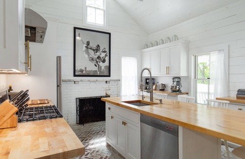 Clinton Corners Casa | Twin Cedar Pond: Modern Farmhouse w/ Sprawling Deck and Oversized Indoor Hot Tub