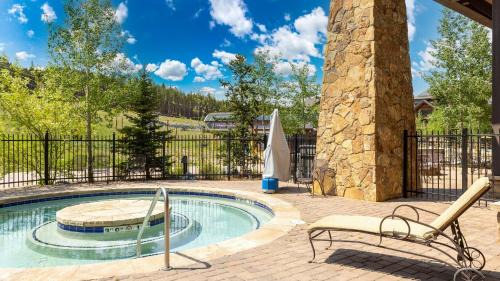 Breckenridge Casa | Twin Chutes by AvantStay Beautiful Ski in Ski out Condo w access to Hot Tub Gym