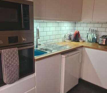 Pill Casa | Twin room at Fir Tree Lodge with garden view