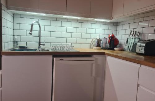 Pill Casa | Twin room at Fir Tree Lodge with garden view