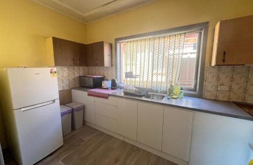 Pendle Hill Casa | Twin Room close to Train Station - PH2