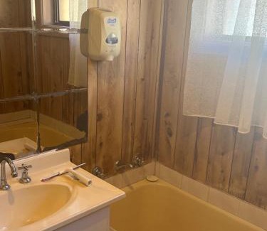 Pendle Hill Casa | Twin Room close to Train Station - PH2