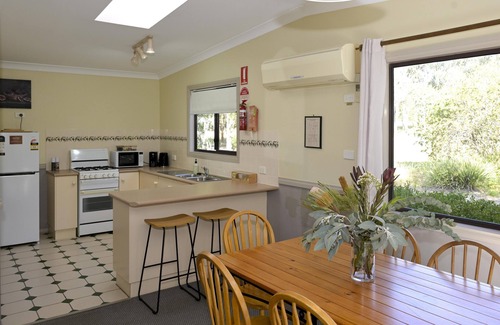 Pokolbin Cabina | Twin Tree Cabin 5 - 2 bedroom with 2 x queen beds