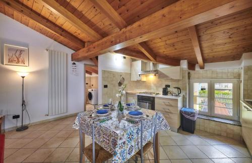 Lierna Apartamento | Twins attic in the center