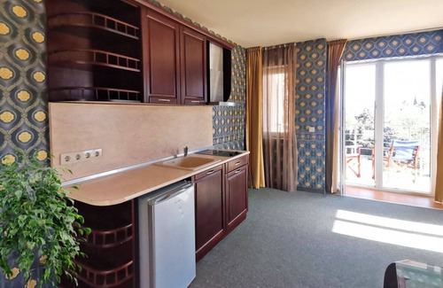 Saints Constantine and Helena Apartamento | Twins Palace Apart Hotel