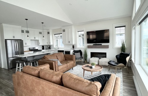 Okanagan-Similkameen Casa | Twisted Vines Lakehouse-4 bed/4 bath, spacious home @ Cottages on Osoyoos Lake