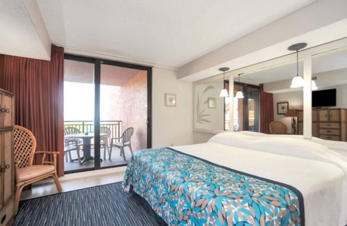 Indian Harbour Beach Complejo | Two Bedroom, Ocean Front, Luxury Condo, Indian Harbour Beach, FL 3936256