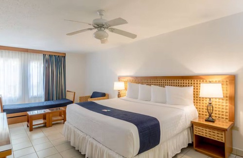 Palm Beach Complejo | Two bedroom, 2 bath condo, AC, pool, hot tub, 1 mile to main strip/beach, Noord.