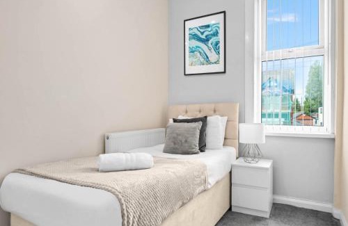 West Bromwich Apartamento | Two Bedroom Apartment - West Brom - Fast WiFi - Parking - Sleeps 3 WBB