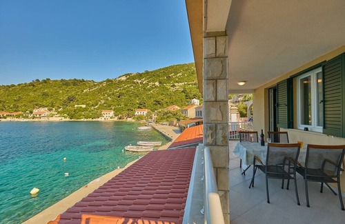 Prozurska Luka Apartamento | Apartamento para dos personas con terraza y vista al mar Prozurska Luka, Mljet (A-22333-b)