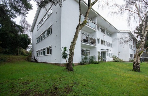 Sandbanks Condominio | Two bedroom apartment with balcony dog friendly