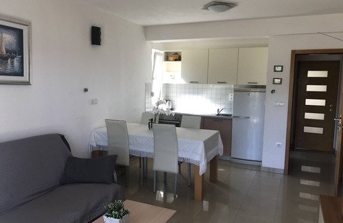 Duce Apartamento | Apartamento para dos personas con terraza y vista al mar Duce, Omis (A-5261-a)