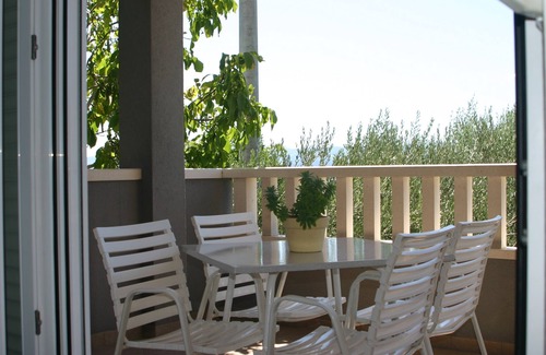 Duce Apartamento | Apartamento para dos personas con terraza y vista al mar Duce, Omis (A-5261-a)