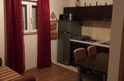 Igrane Apartamento | Apartamento para dos personas en la playa Igrane, Makarska (A-18405-b)