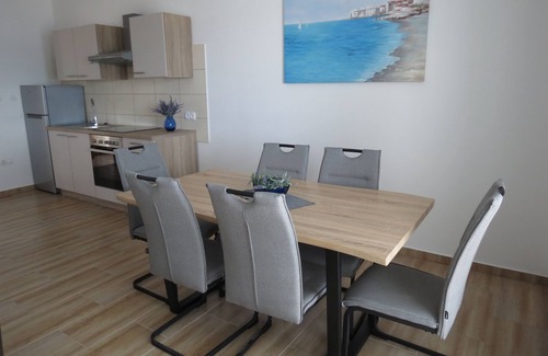 Sevid Apartamento | Apartamento para dos personas en la playa Sevid, Trogir (A-18168-d)