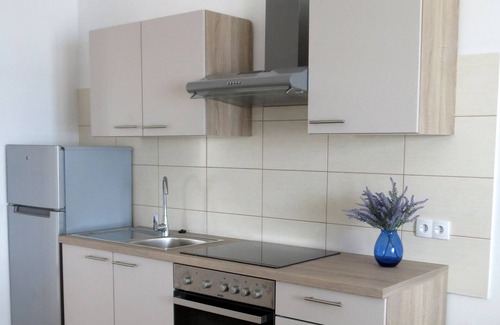 Sevid Apartamento | Apartamento para dos personas en la playa Sevid, Trogir (A-18168-d)