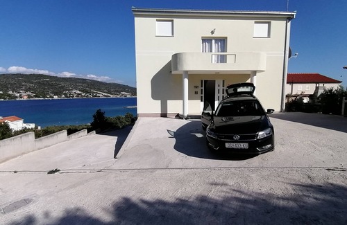 Sevid Apartamento | Apartamento para dos personas en la playa Sevid, Trogir (A-18168-d)