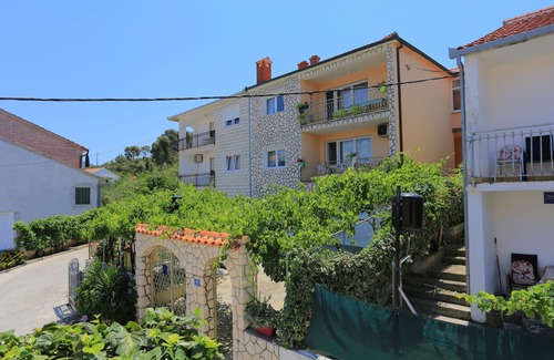 Arbanija Apartamento | Apartamento para dos personas en la playa Arbanija, Ciovo (A-18661-a)