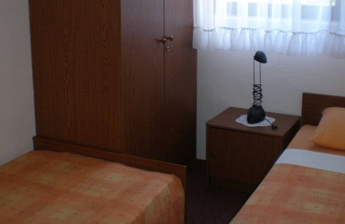 Cove Makarac (Milna) Apartamento | Two bedroom apartment with terrace Milna, Brac (A-14961-b)