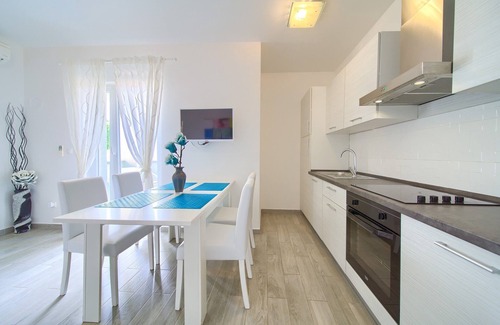 Salatic Apartamento | Two bedroom apartment with terrace Vrh, Krk (A-17951-a)