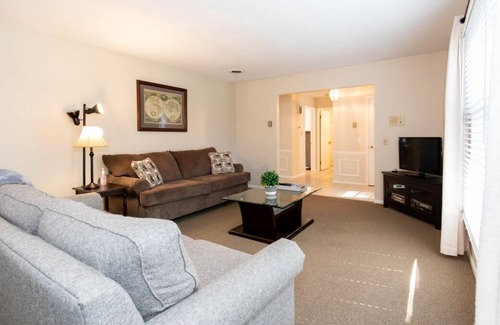 Sandusky Casa | Two Bedroom Cozy Cottage near Sports Force, Kalahari, and Cedar Point!