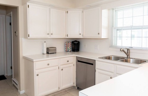 Sandusky Casa | Two Bedroom Cozy Cottage near Sports Force, Kalahari, and Cedar Point!