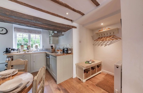 Chipping Norton Cabaña | Two bedroom dog friendly holiday cottage in the Cotswolds with a hot tub - Garden Cottage