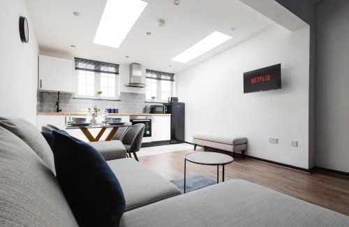 Warrington Apartamento | Two Bedroom Executive Pad by Traboule Properties Ltd