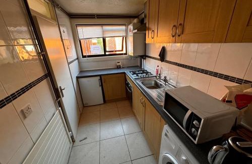 Coventry Apartamento | Two-bedroom flat Close to Uni & shopping center with free parking
