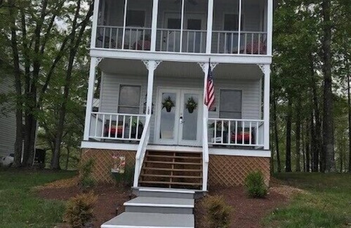 Grand Rivers Condominio | Two Bedroom Harbor View Condo