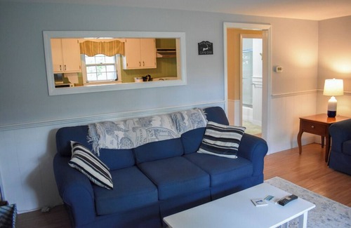 West Dennis Casa | Teal Circle 32-Bright y alegre casa de dos habitaciones con aire acondicionado central