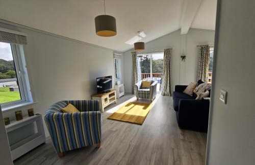 Liskeard Cabina | Two Bedroom Lodge In The Country - Owl, Peacock & Meadow