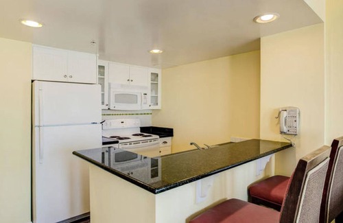 Northeast Virginia Beach Complejo | Two Bedroom, Ocean Front, Luxury Condo, Virginia Beach, VA 3990006