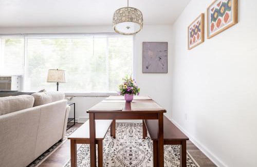 Fairview Park Apartamento | Two Bedrooms near CLE airport 2-4b Georgetown Villas