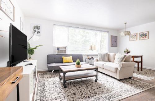 Fairview Park Apartamento | Two Bedrooms near CLE airport 2-4b Georgetown Villas