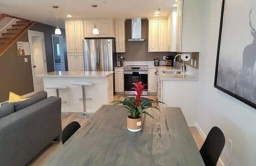 Crescent City Casa | Two bedrooms with 2.5 Bathrooms 1400 square feet Townhouse